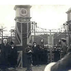 Brynteg Memorial Gates are formally unveiled in 1923