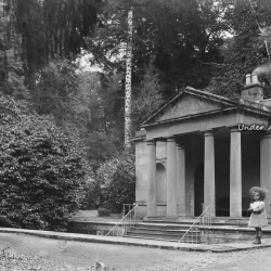 Ruabon, Wynnstay Hall Baths